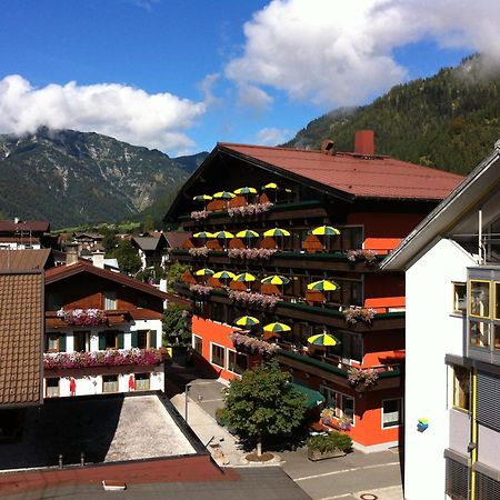 Hotel Tiroler Adler - Bed And Breakfast Waidring Exterior photo